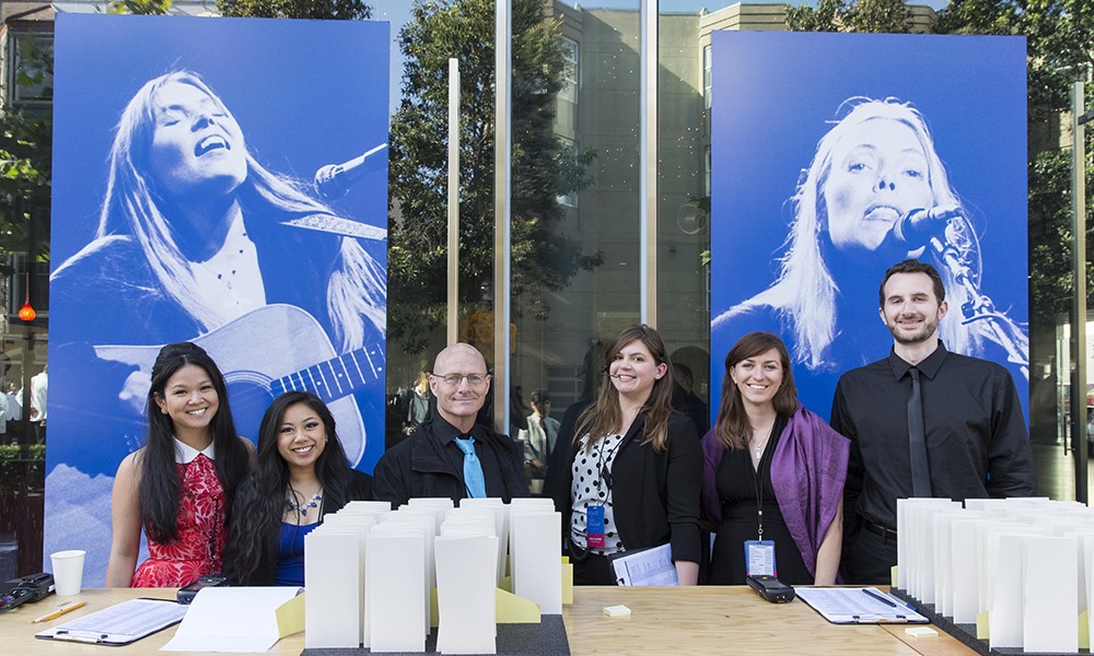 SFJAZZ Gala Honoring Joni Mitchell Static Clings Over Welcome Table
